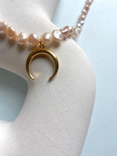 Load image into Gallery viewer, Half Moon Chunky Pearl Necklace
